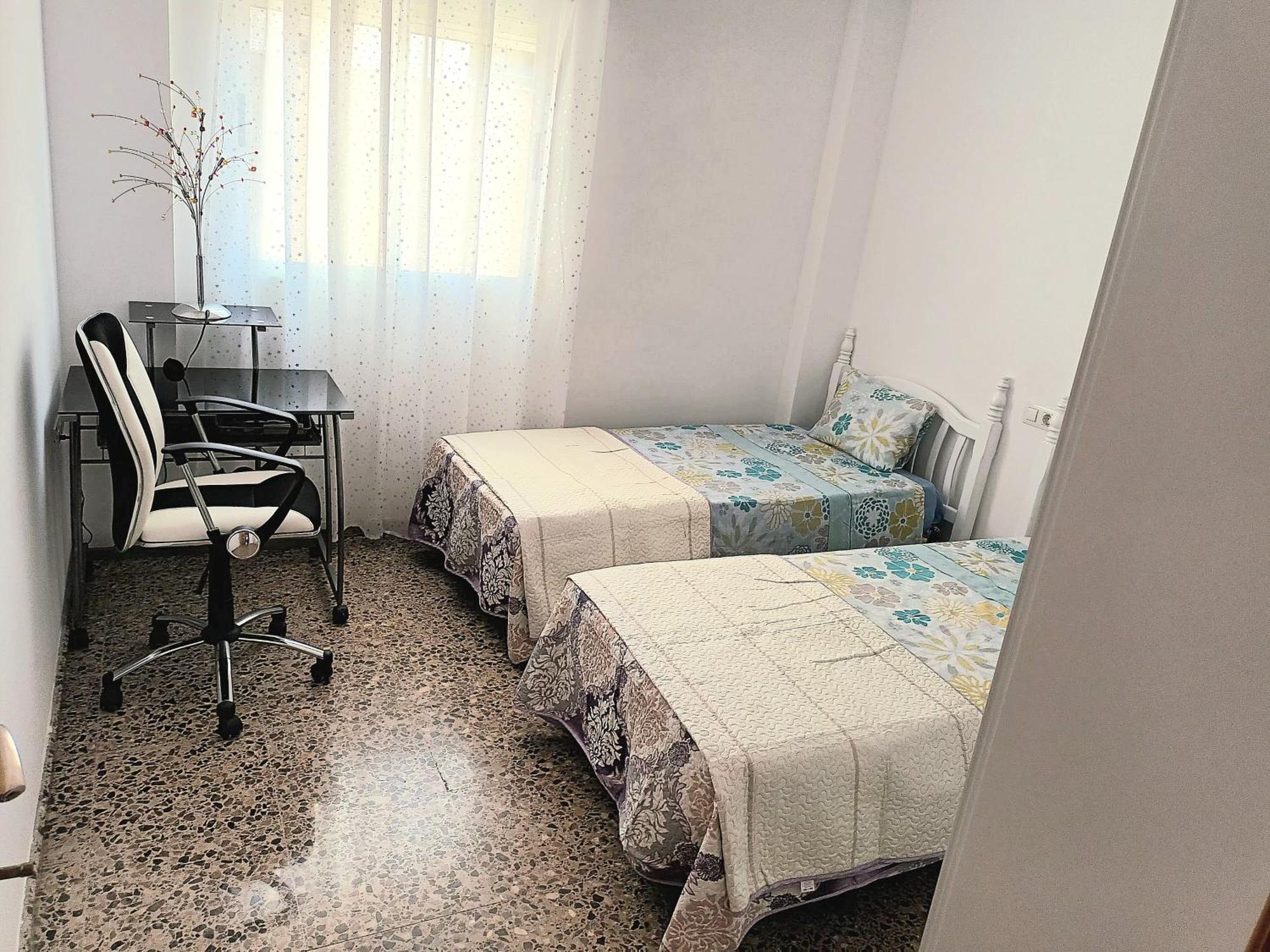 Piso Amplio De 3 Habitaciones, 2 Banos, Ascensor Y Parking Бурриана Экстерьер фото
