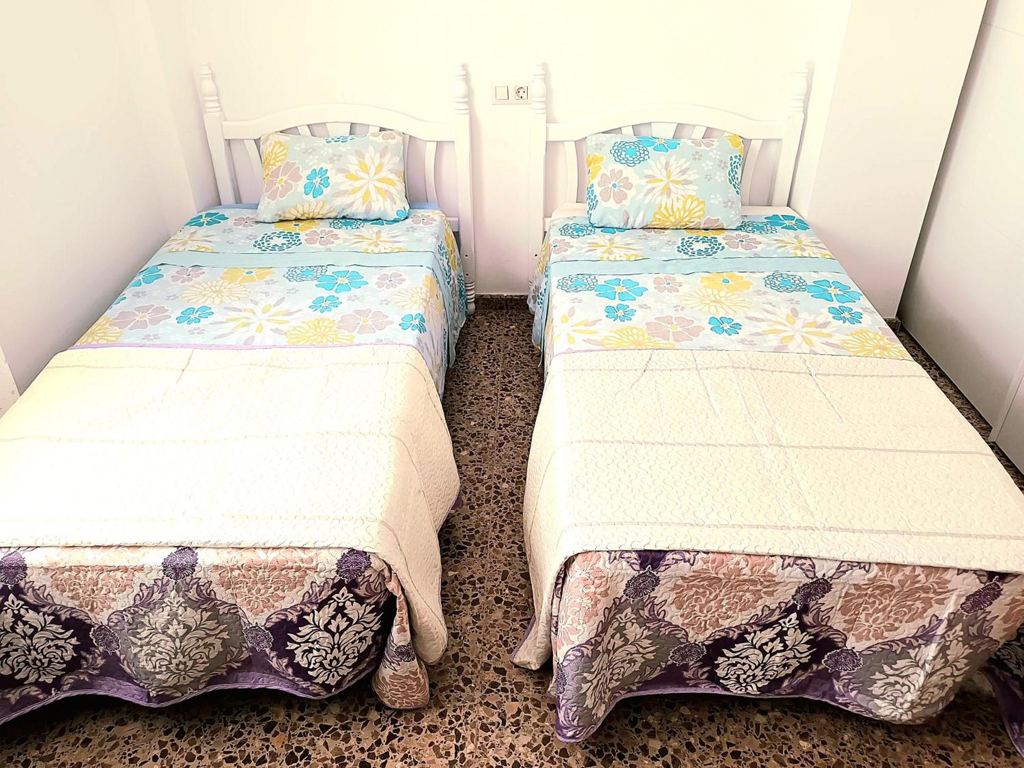 Piso Amplio De 3 Habitaciones, 2 Banos, Ascensor Y Parking Бурриана Экстерьер фото