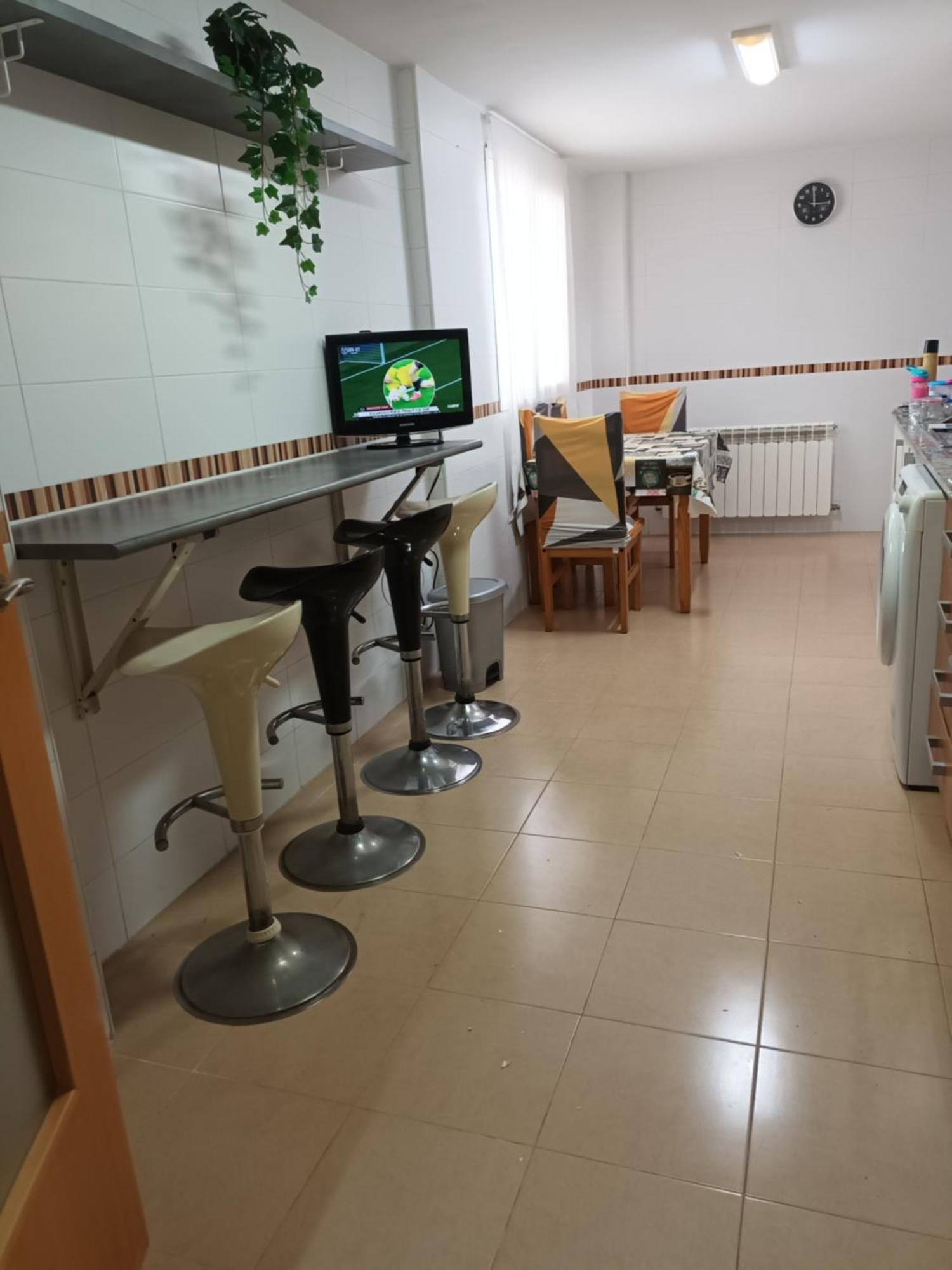 Piso Amplio De 3 Habitaciones, 2 Banos, Ascensor Y Parking Бурриана Экстерьер фото